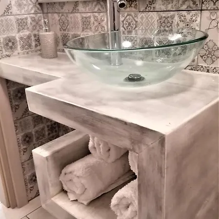 Lägenhet The Little Gem Under The Rocks 2 *