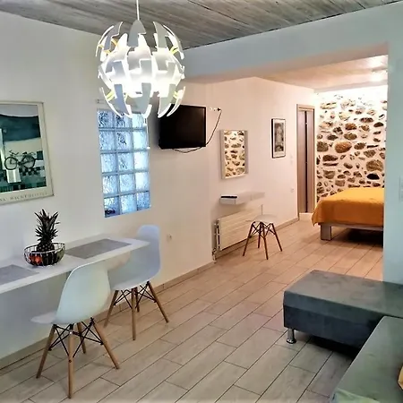 The Little Gem Under The Rocks 2 *