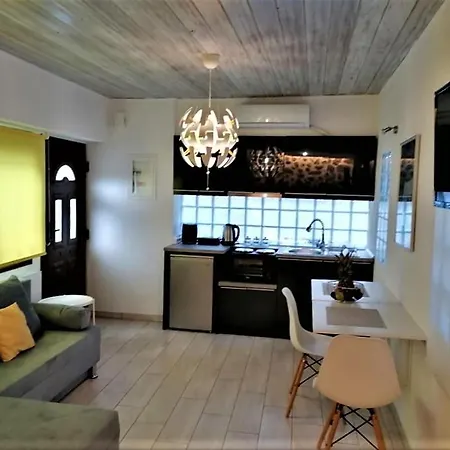 The Little Gem Under The Rocks 2 *