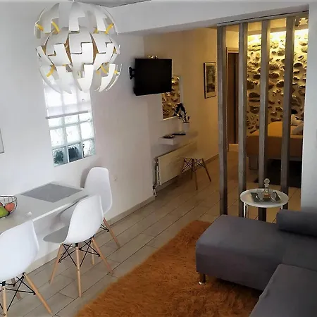 The Little Gem Under The Rocks 2 Apartment