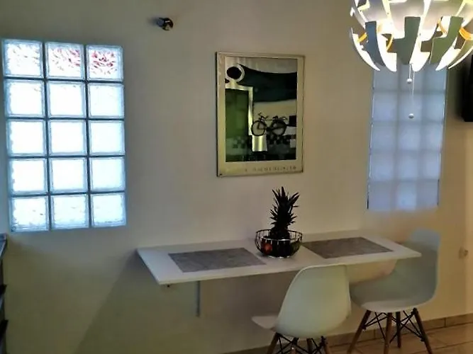 The Little Gem Under The Rocks 2 *