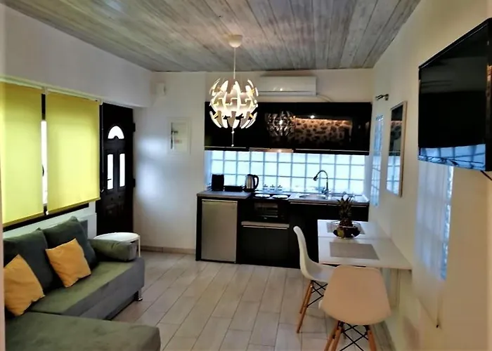 The Little Gem Under The Rocks 2 *