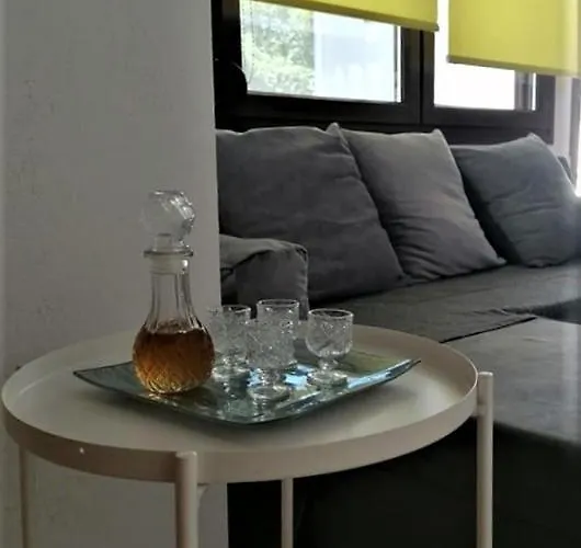 The Little Gem Under The Rocks 2 アパート