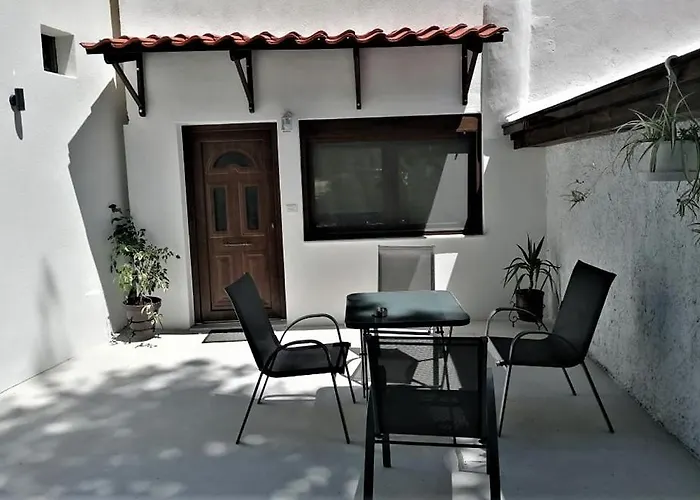 The Little Gem Under The Rocks 2 アパート *