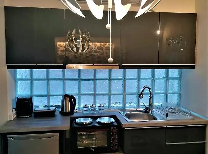 The Little Gem Under The Rocks 2 カストラキオン